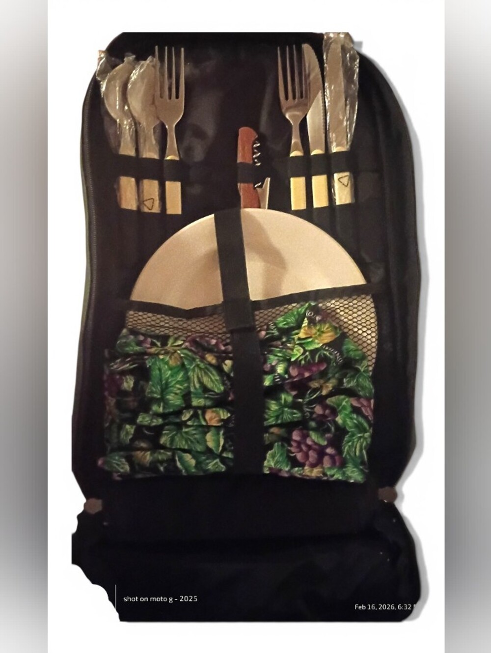 Stonehaven 2-Person Insulated Picnic Backpack Set - Grapes & Leaves Pattern